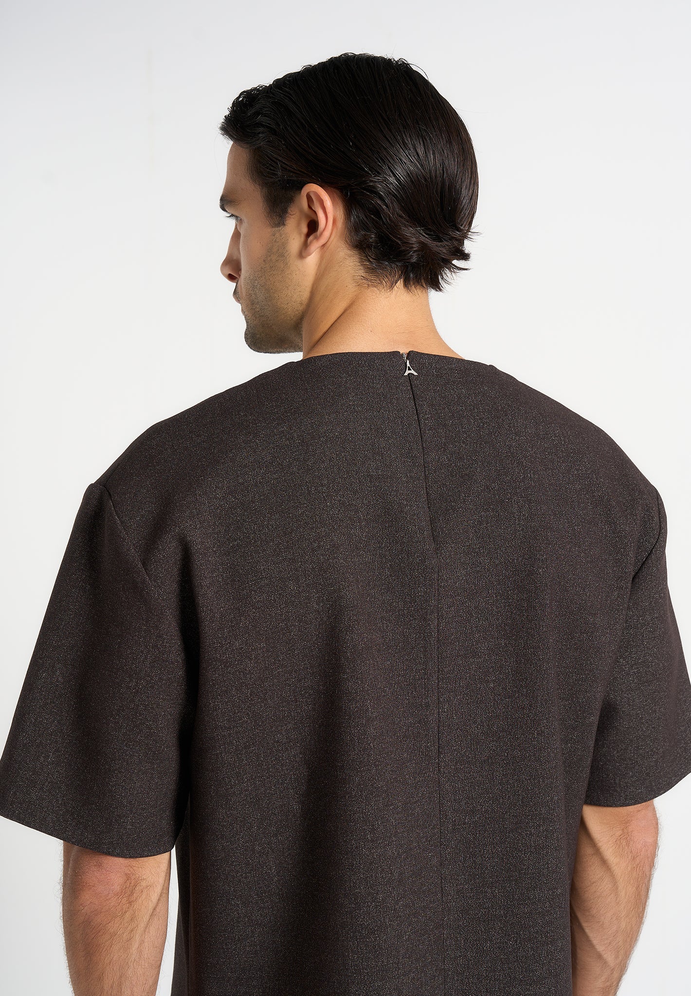 leon-boxy-cropped-hatched-t-shirt-dark-brown