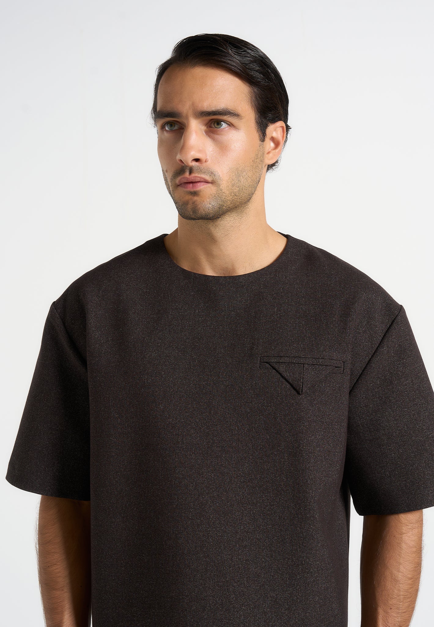 leon-boxy-cropped-hatched-t-shirt-dark-brown