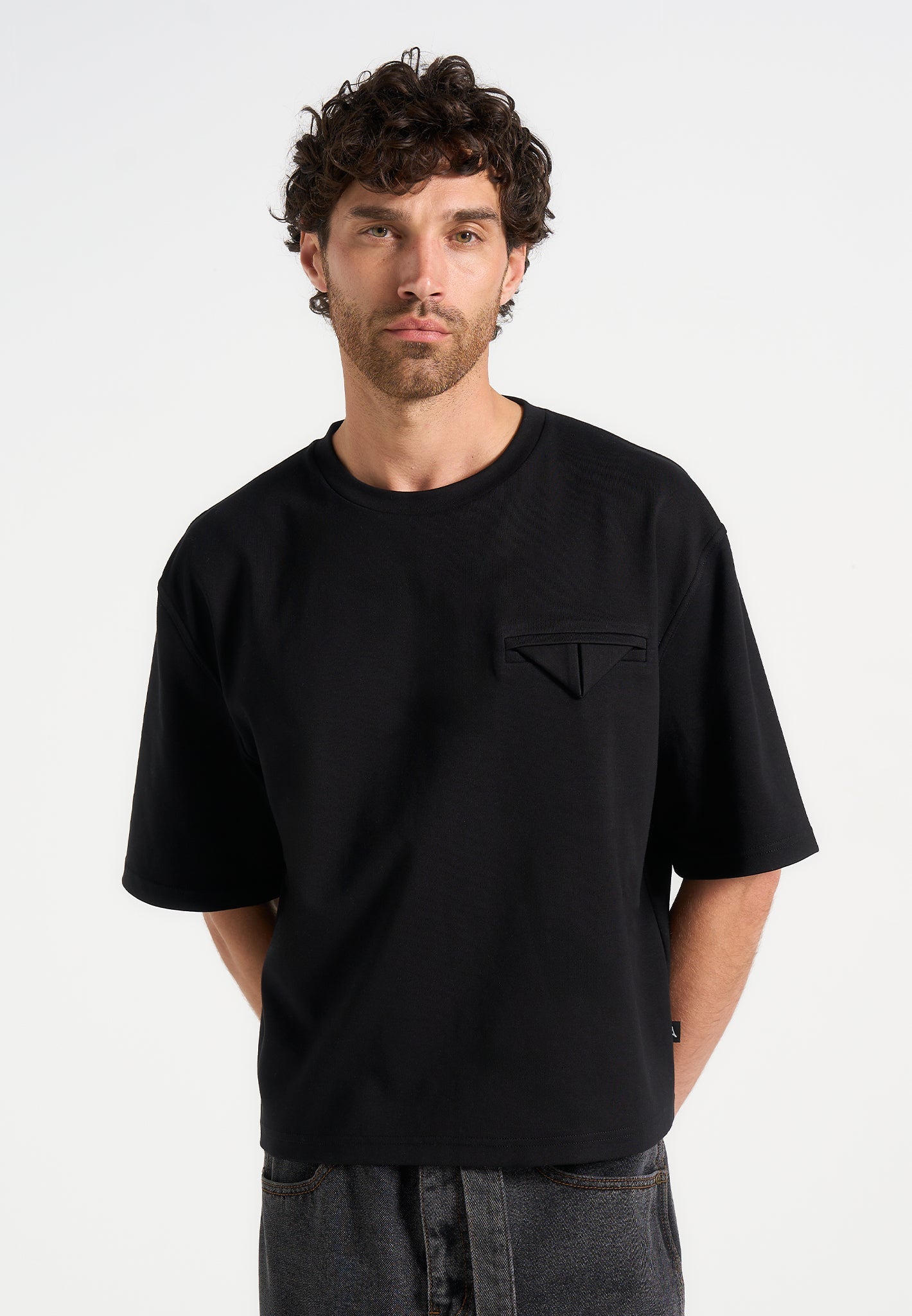 leon-boxy-cropped-t-shirt-black