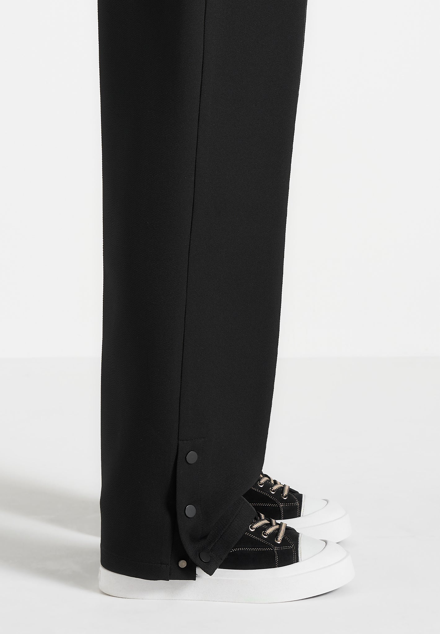 Vienna - Suede Contrast Stitch Sneaker - Black