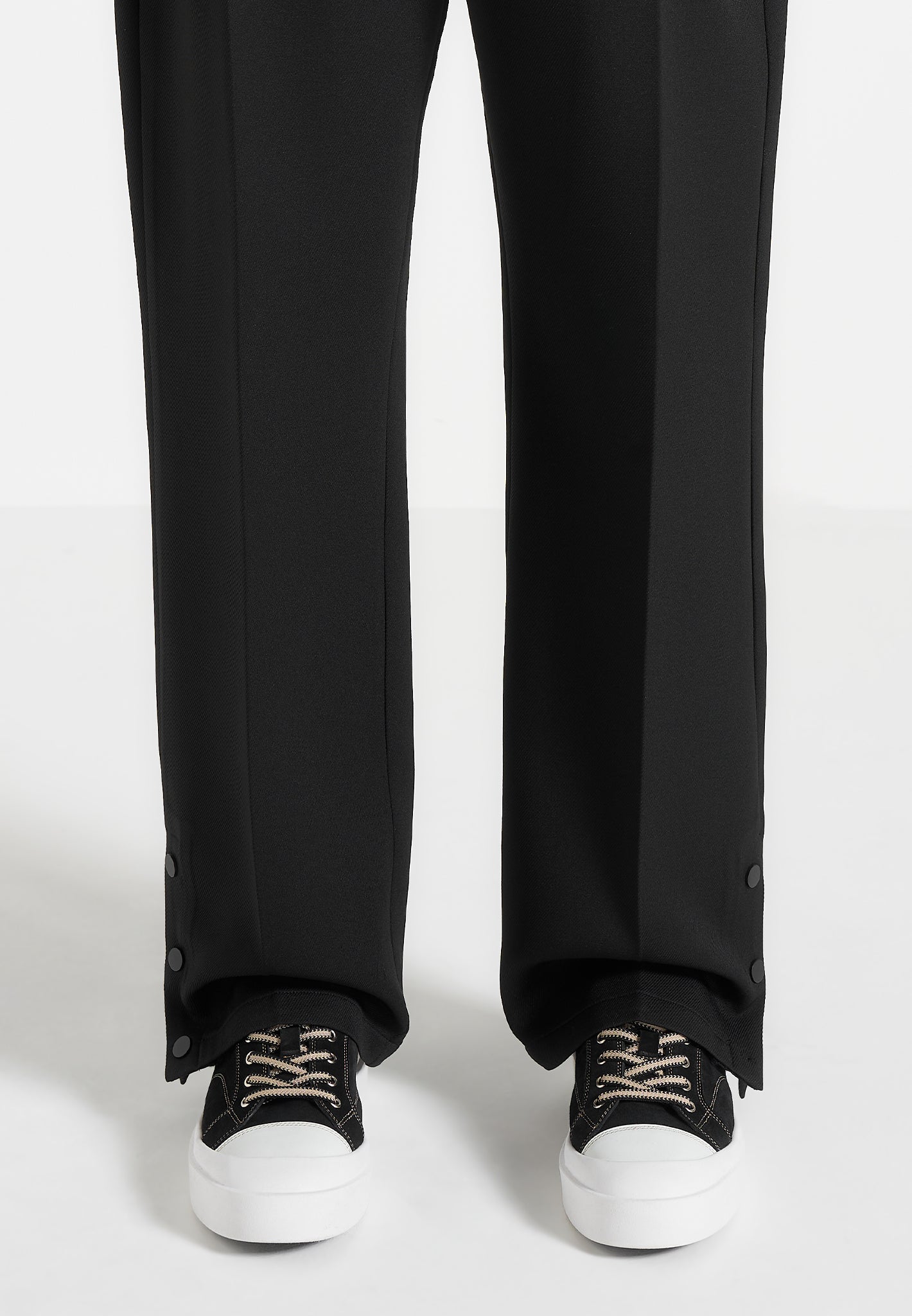 Vienna - Suede Contrast Stitch Sneaker - Black