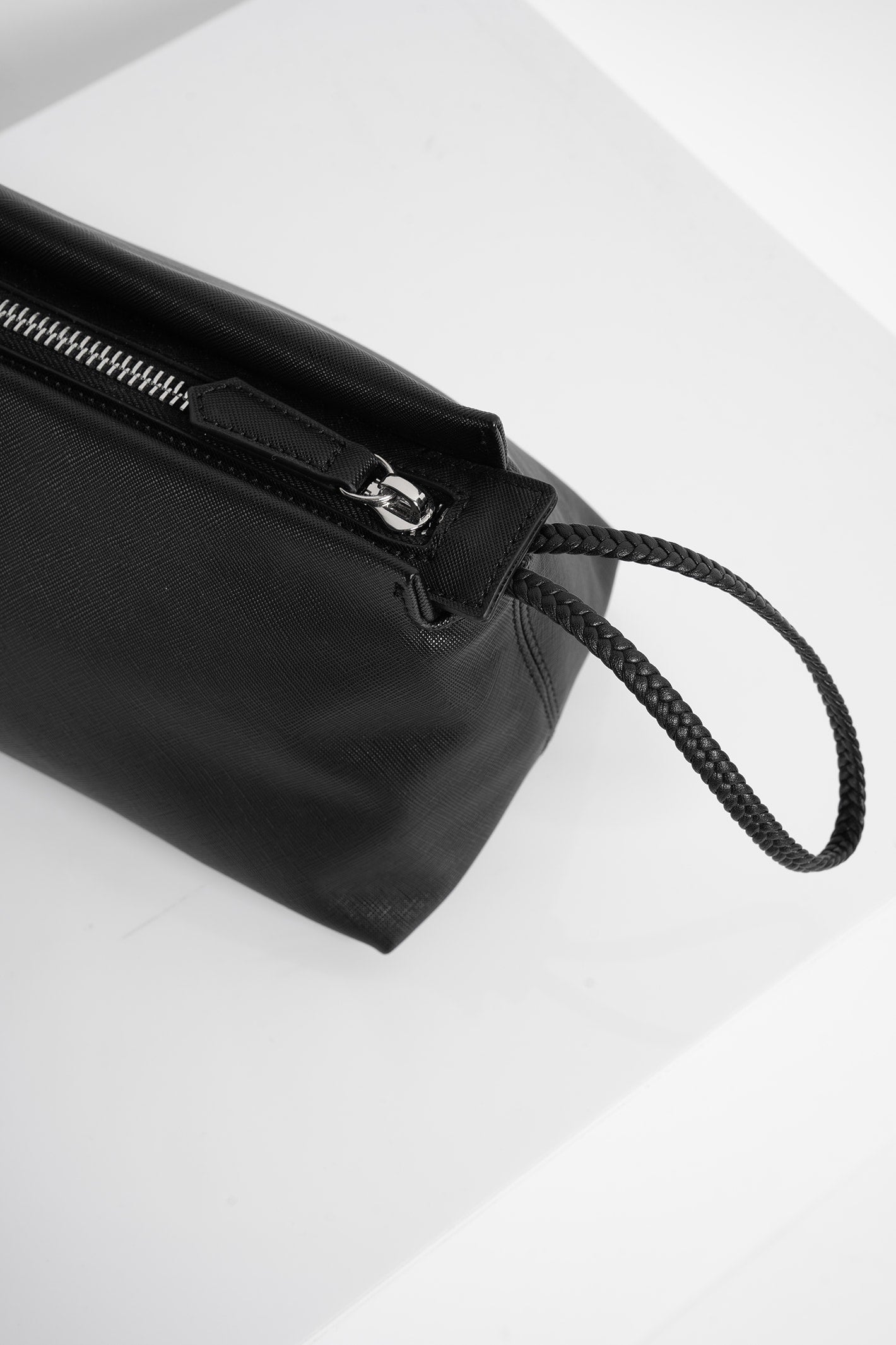 Jessy - Textured Leather Washbag - Black