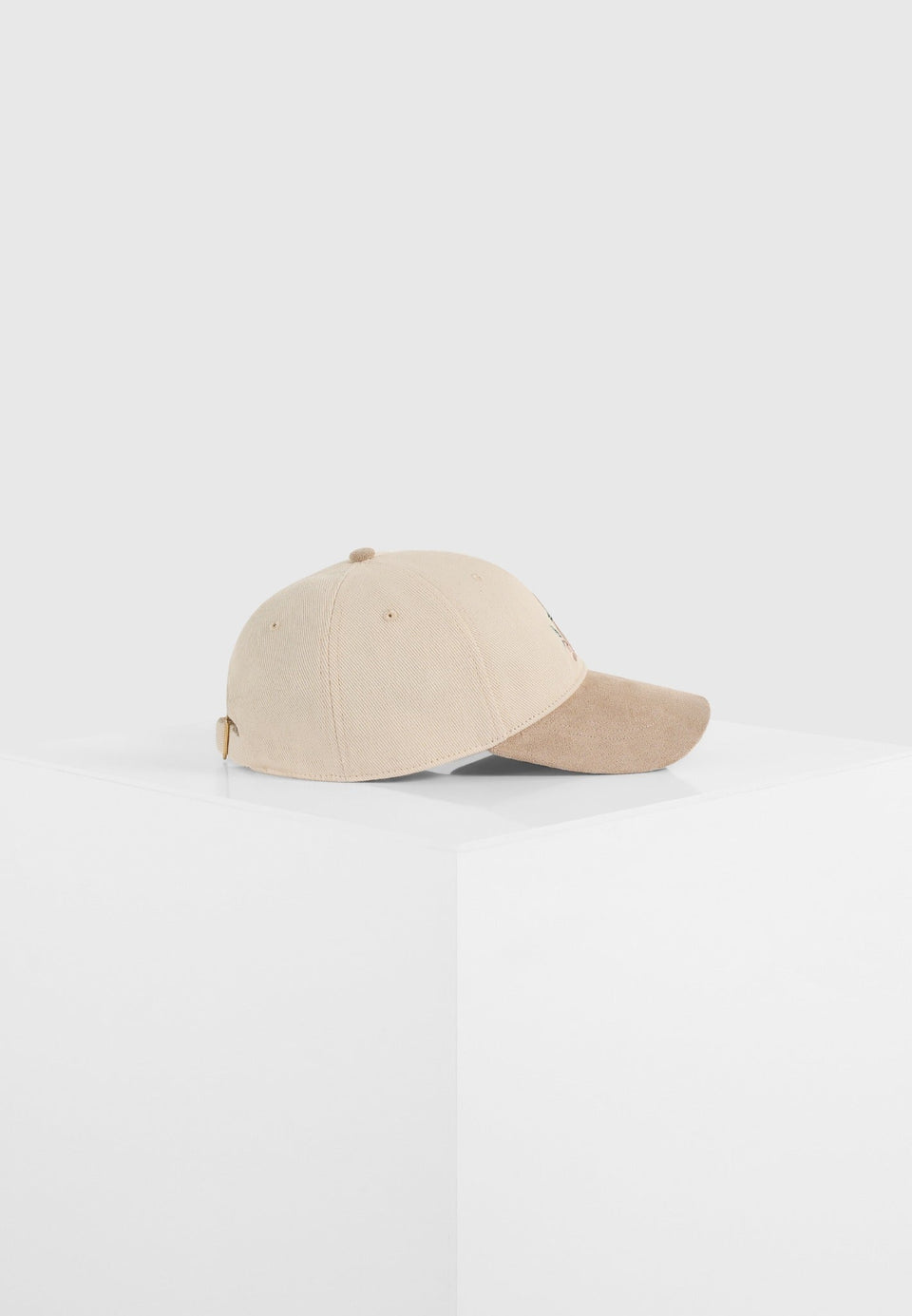 floral-eiffel-suede-contrast-cap-beige