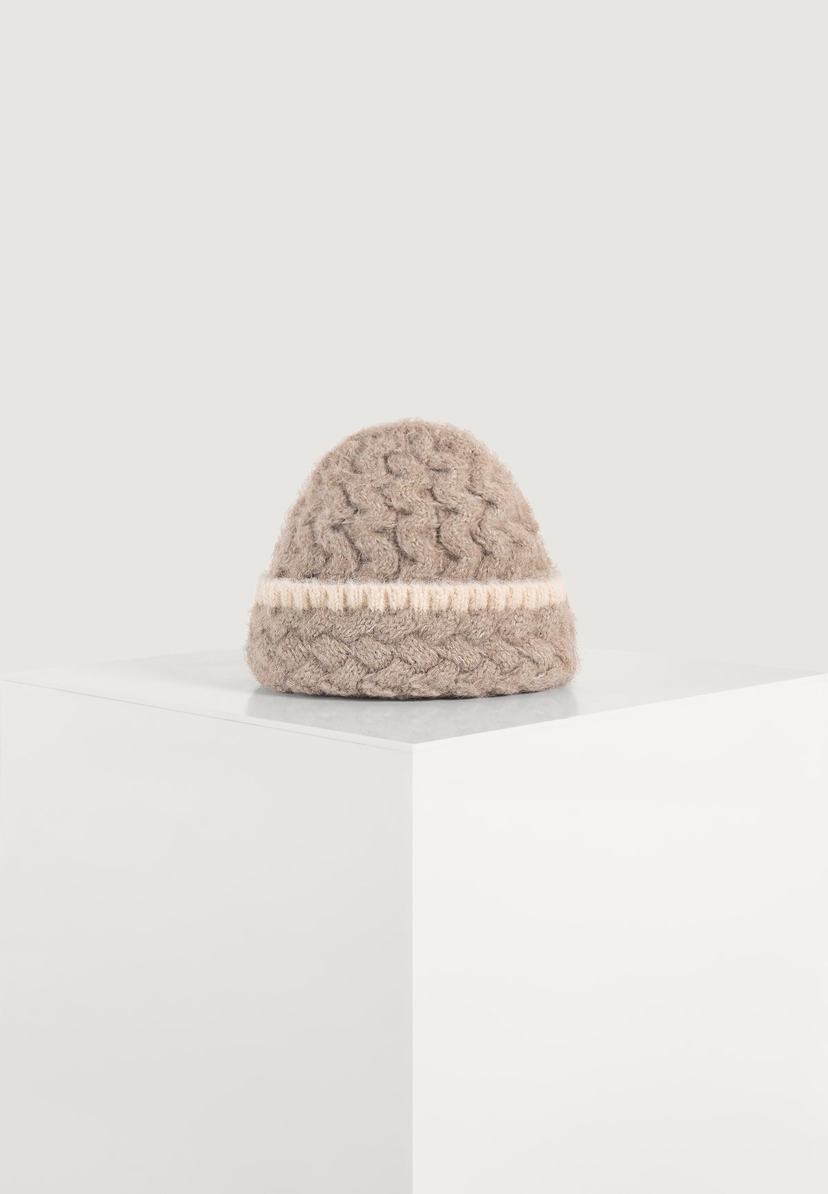 Otis - Cable Knit Beanie - Beige