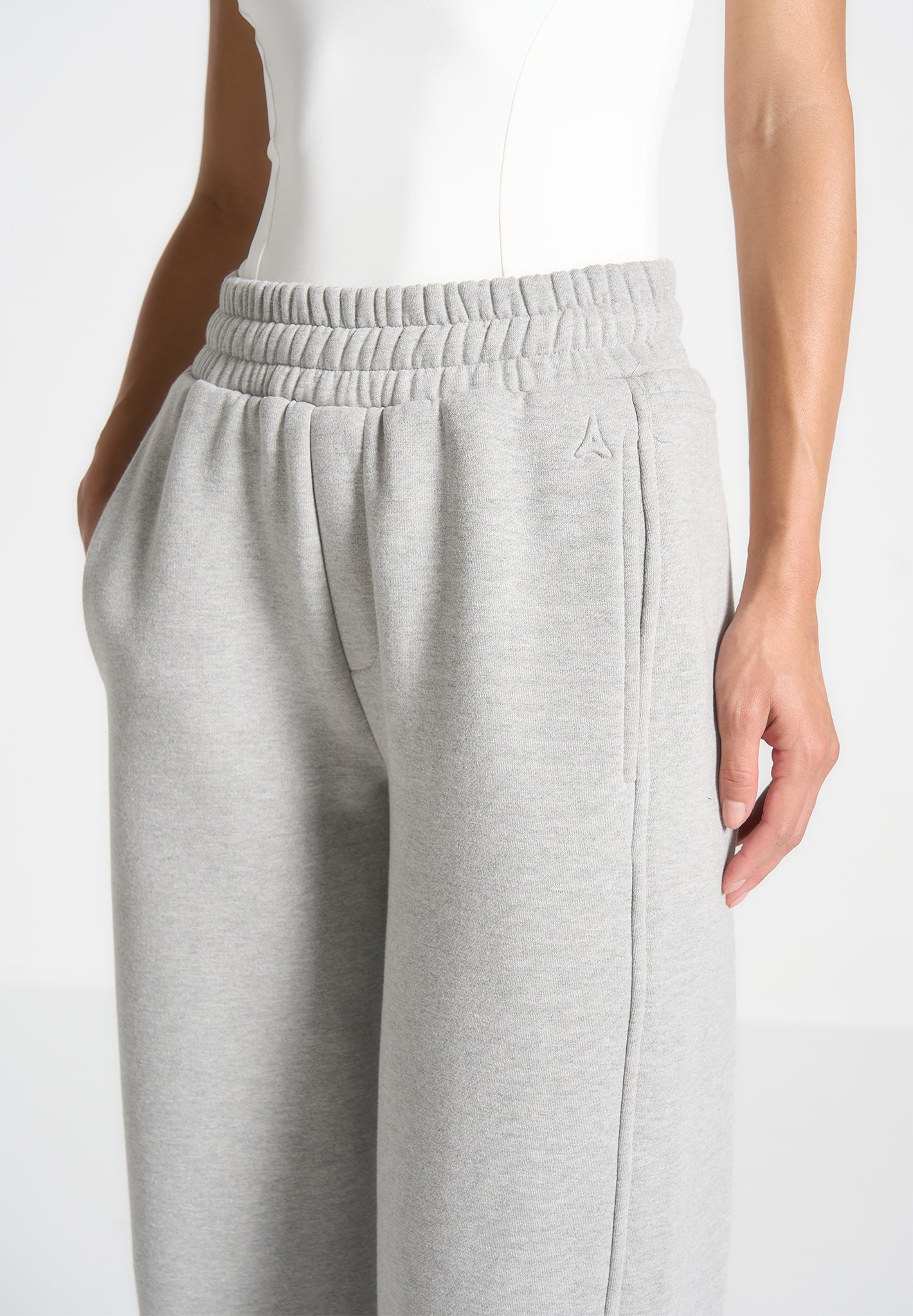 eternelle-relaxed-joggers-grey