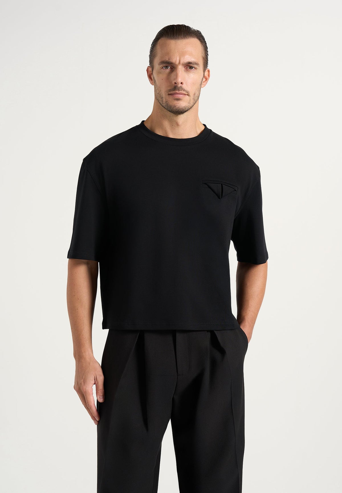 Leon - Boxy Cropped T-Shirt - Black