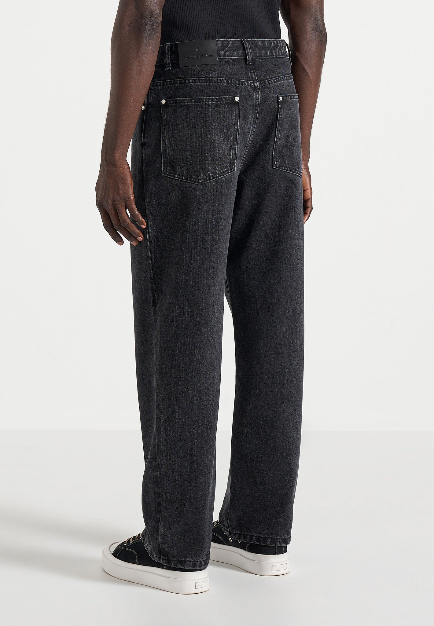 dn002-relaxed-fit-jeans-black