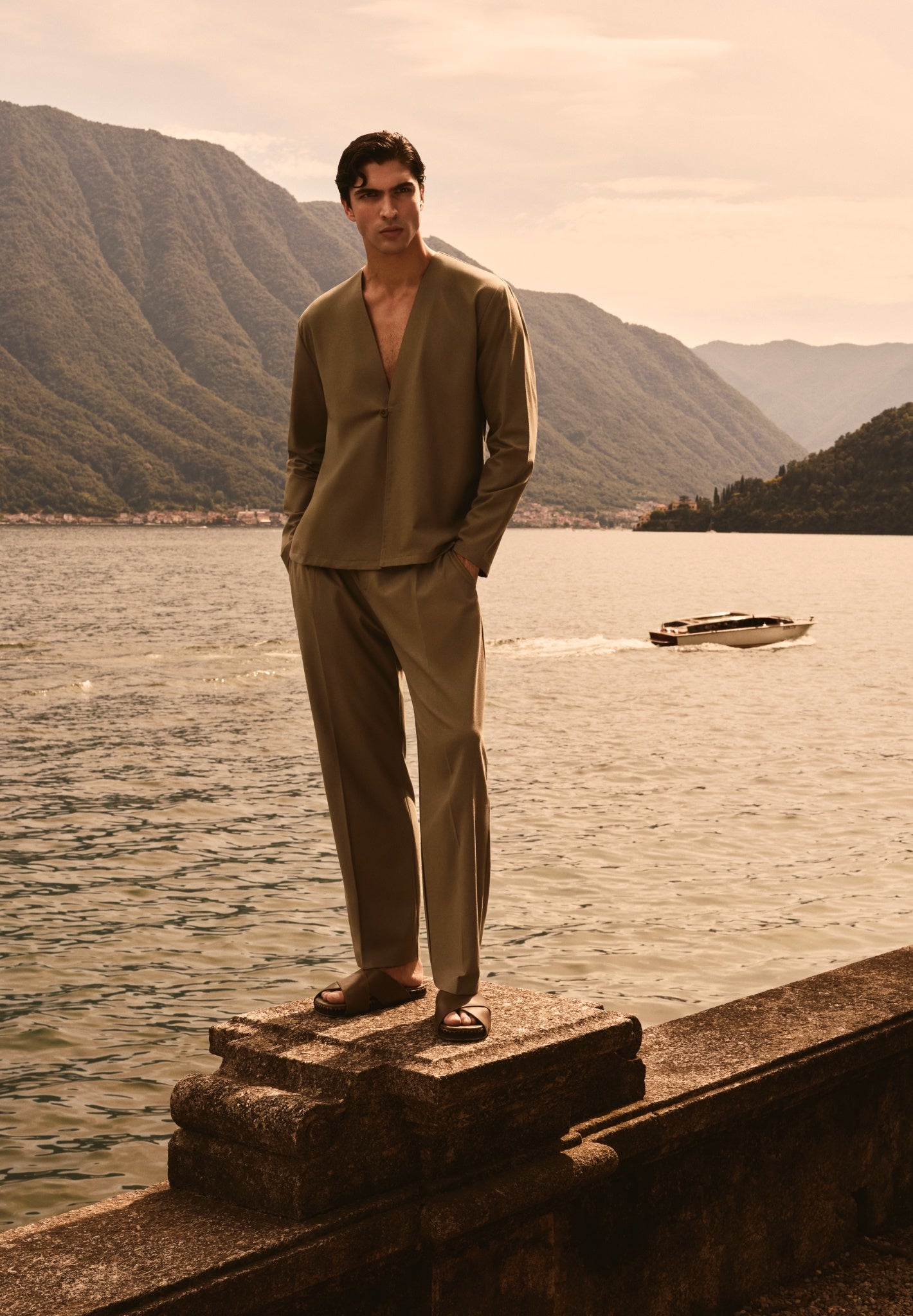 axel-minimal-kimono-shirt-khaki