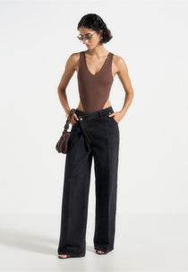 Noa - V-Neck Bodysuit - Brown