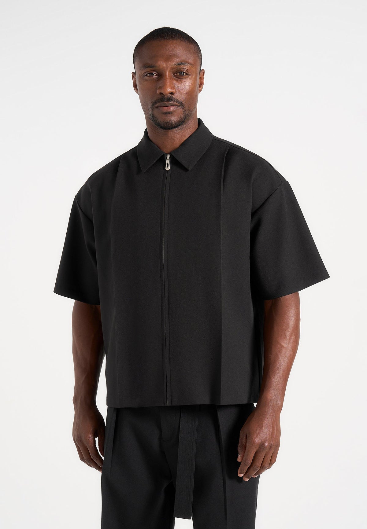 aven-boxy-shirt-with-crease-black