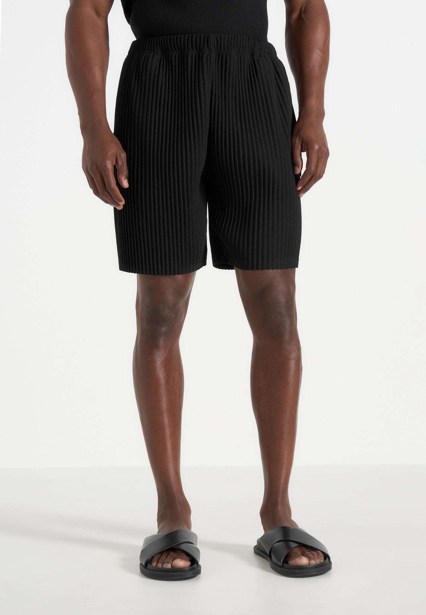 drew-pleated-shorts-black