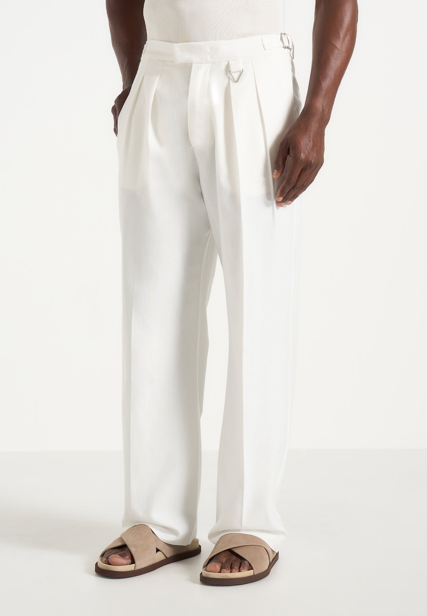 Pierre - Relaxed Fit Linen Pleated Pants - White 