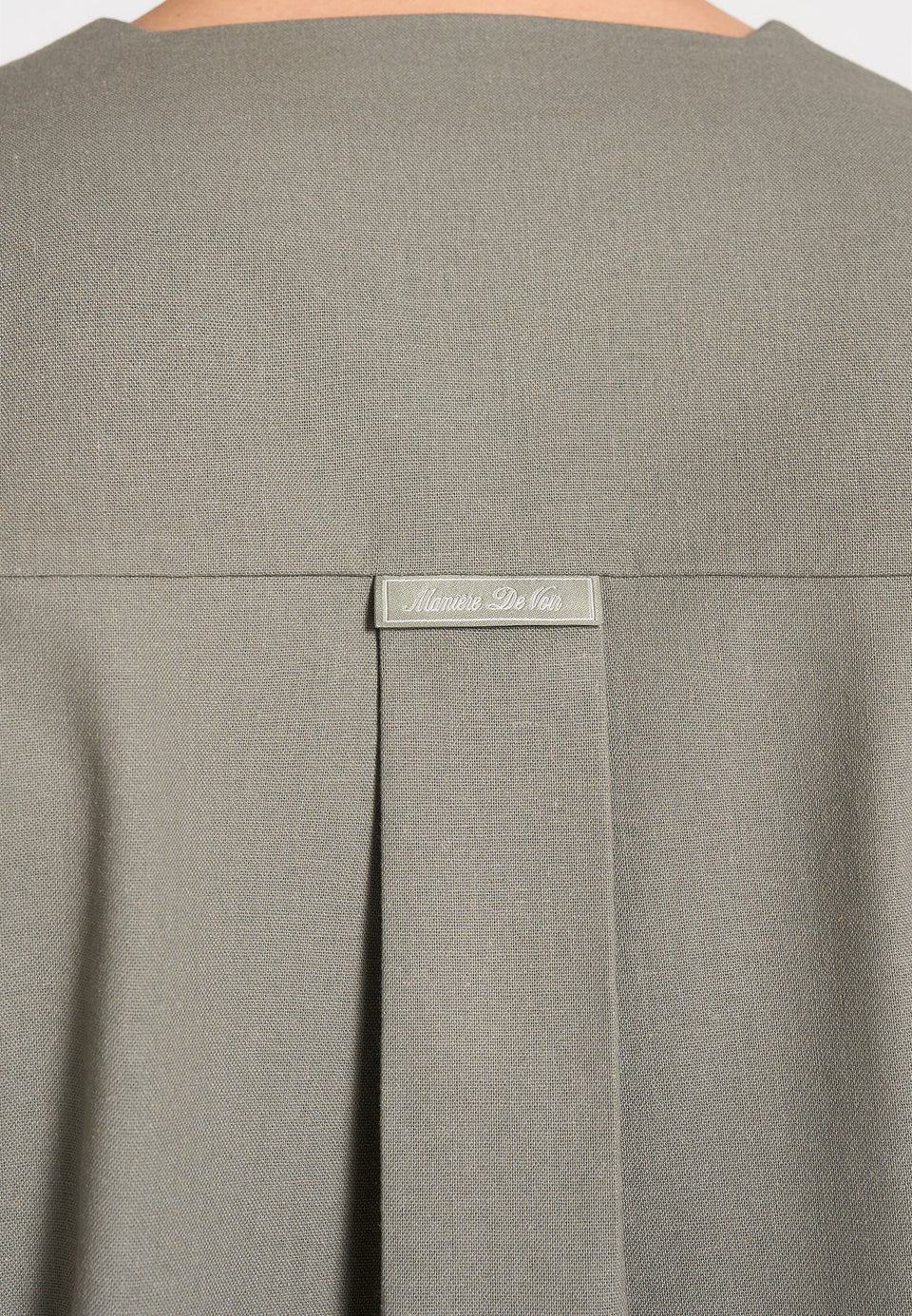 axel-minimal-kimono-shirt-khaki