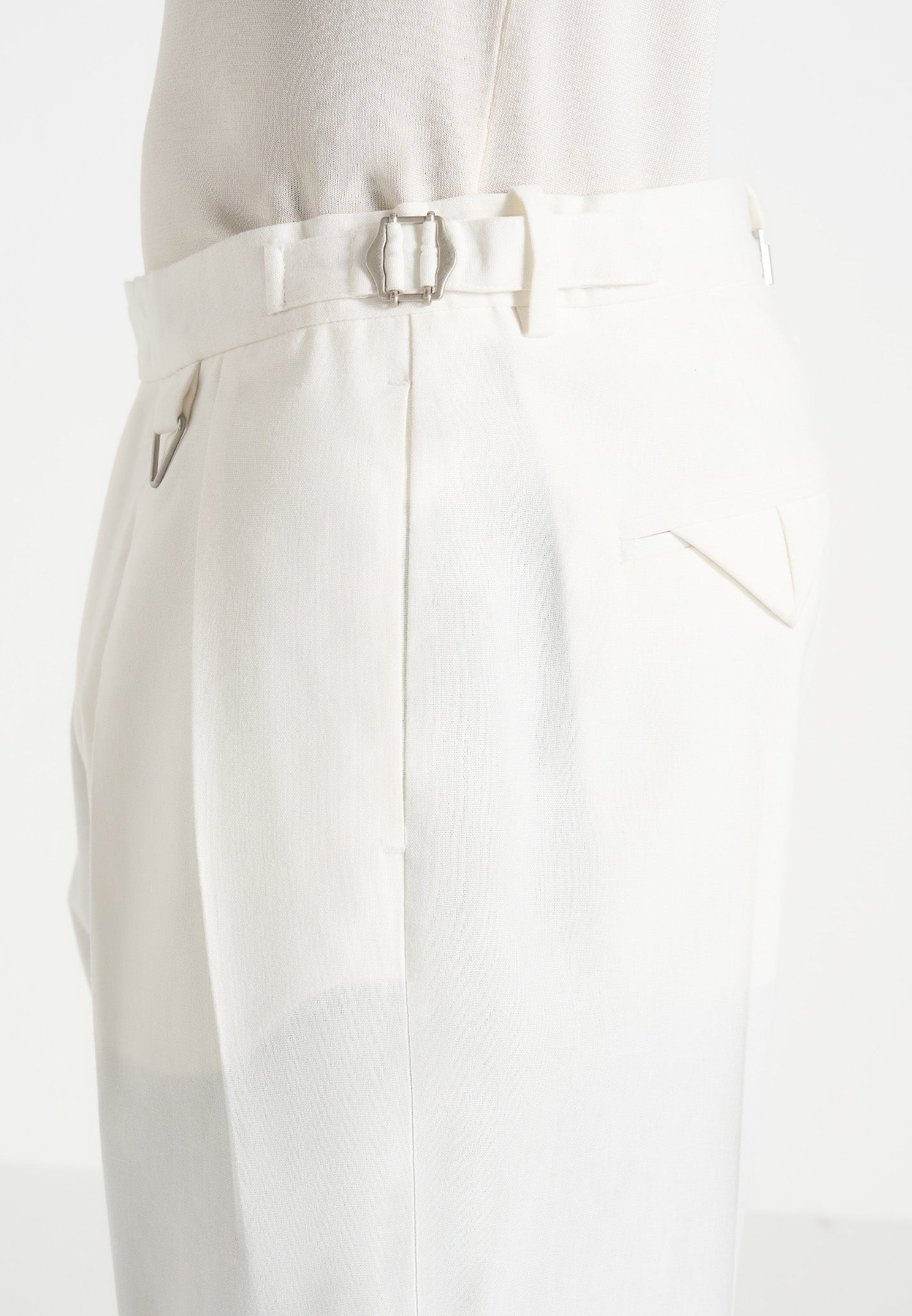 Pierre - Relaxed Fit Linen Pleated Pants - White