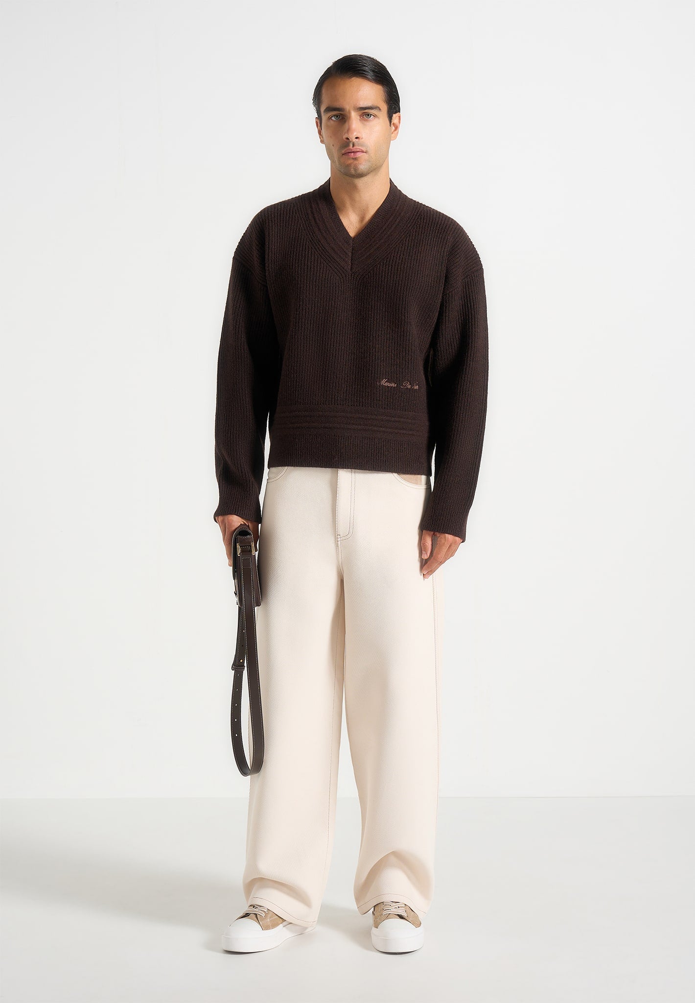 Remi - V-Neck Signature Knit Jumper - Brown 