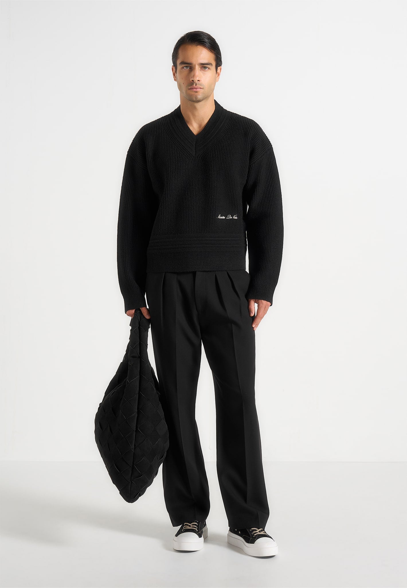 Remi - V-Neck Signature Knit Jumper - Black 