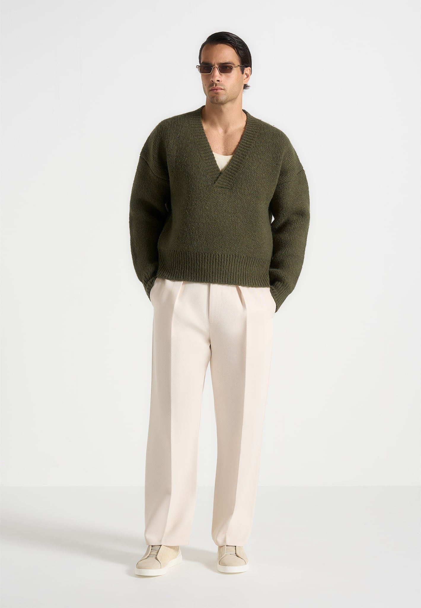 Chad - V-Neck Wool Knit Jumper - Olive 