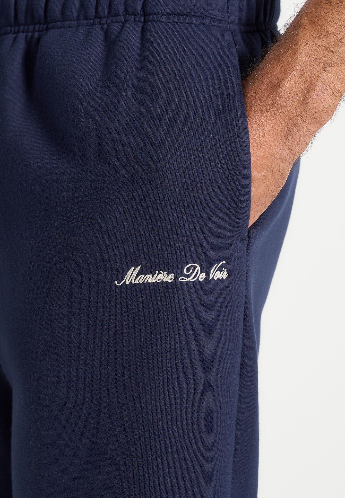 js005-signature-regular-fit-cuffed-joggers-navy