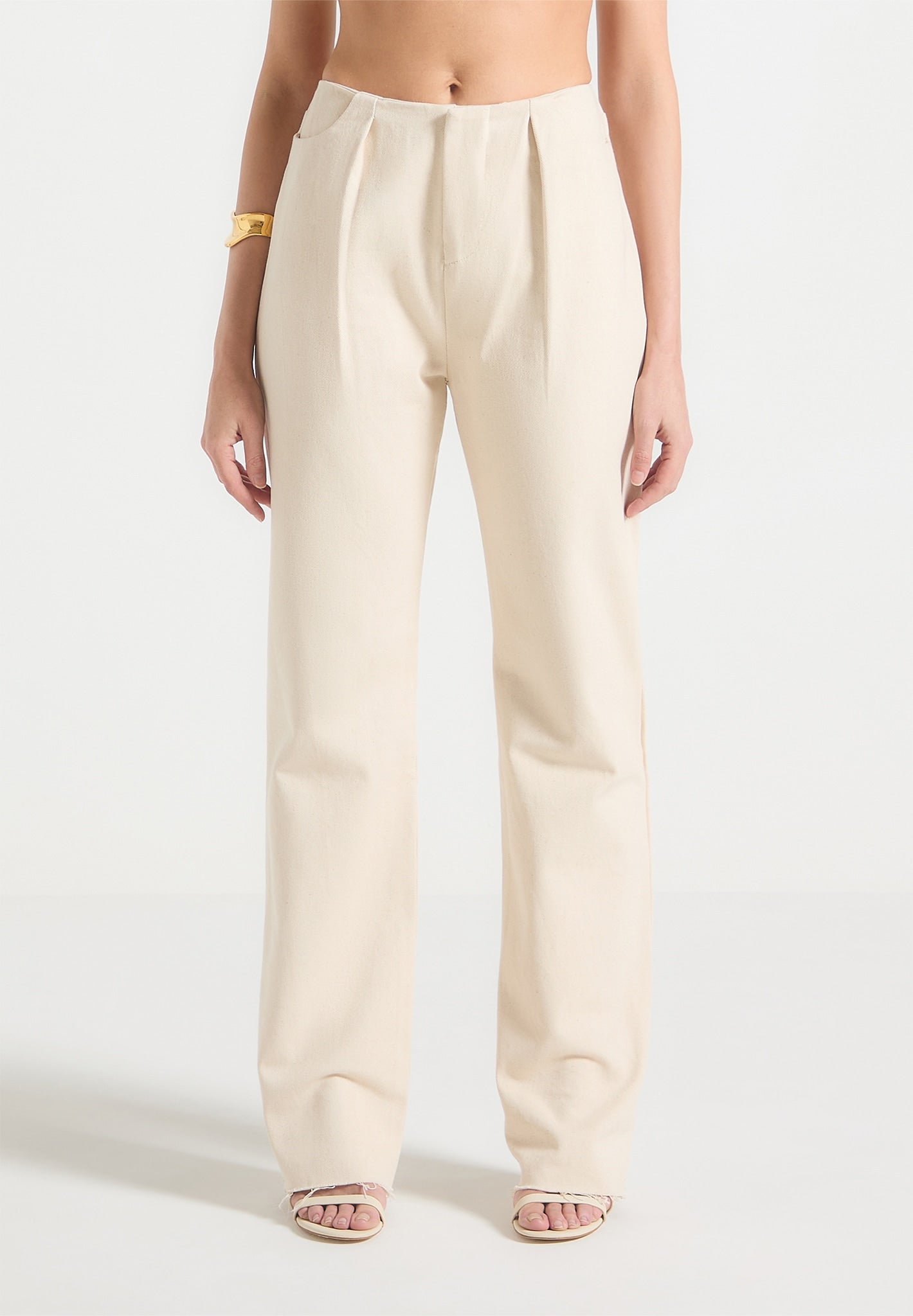 pleated-boyfriend-jeans-ecru