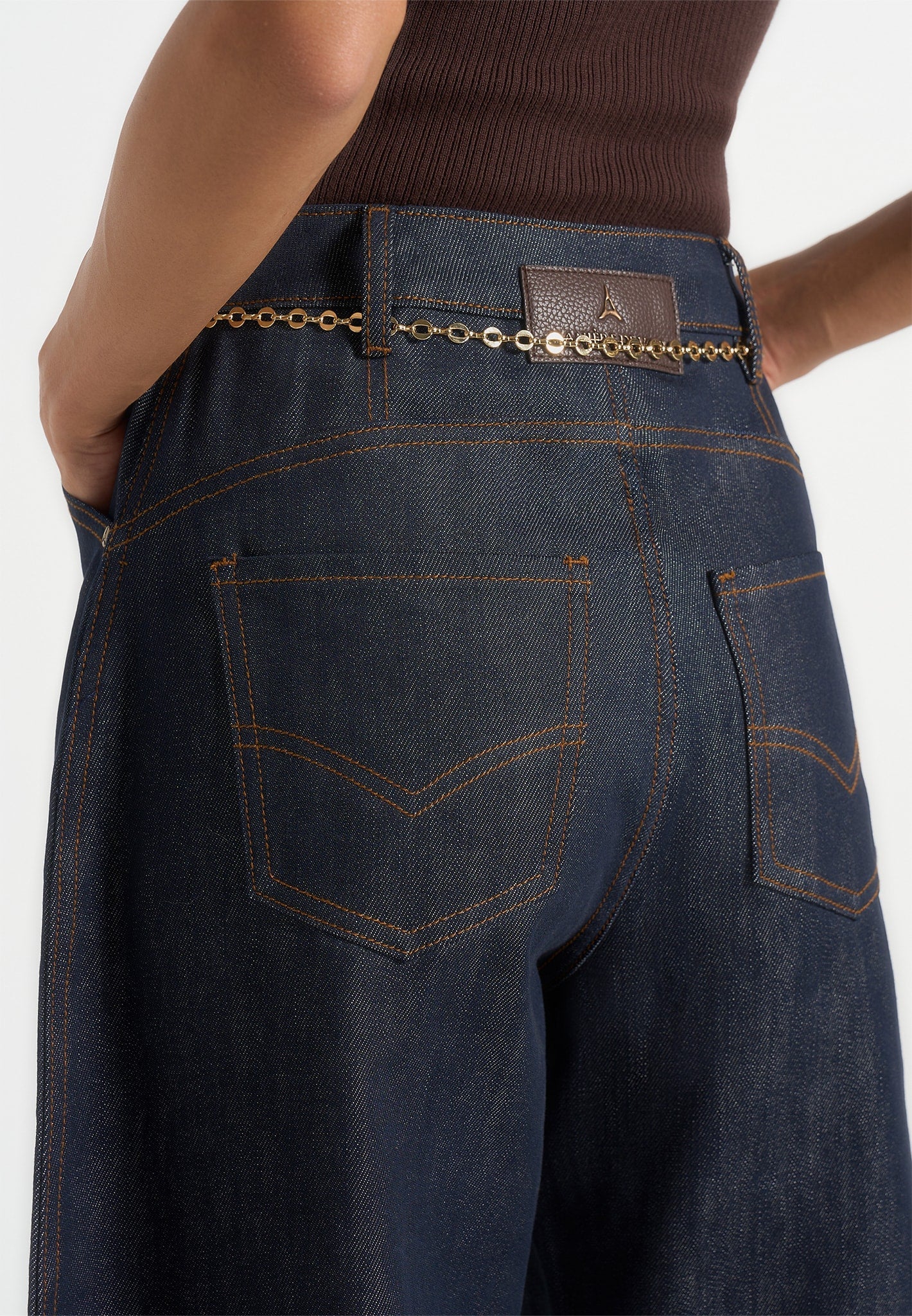 Enora - Hourglass Jean With Chain - Indigo