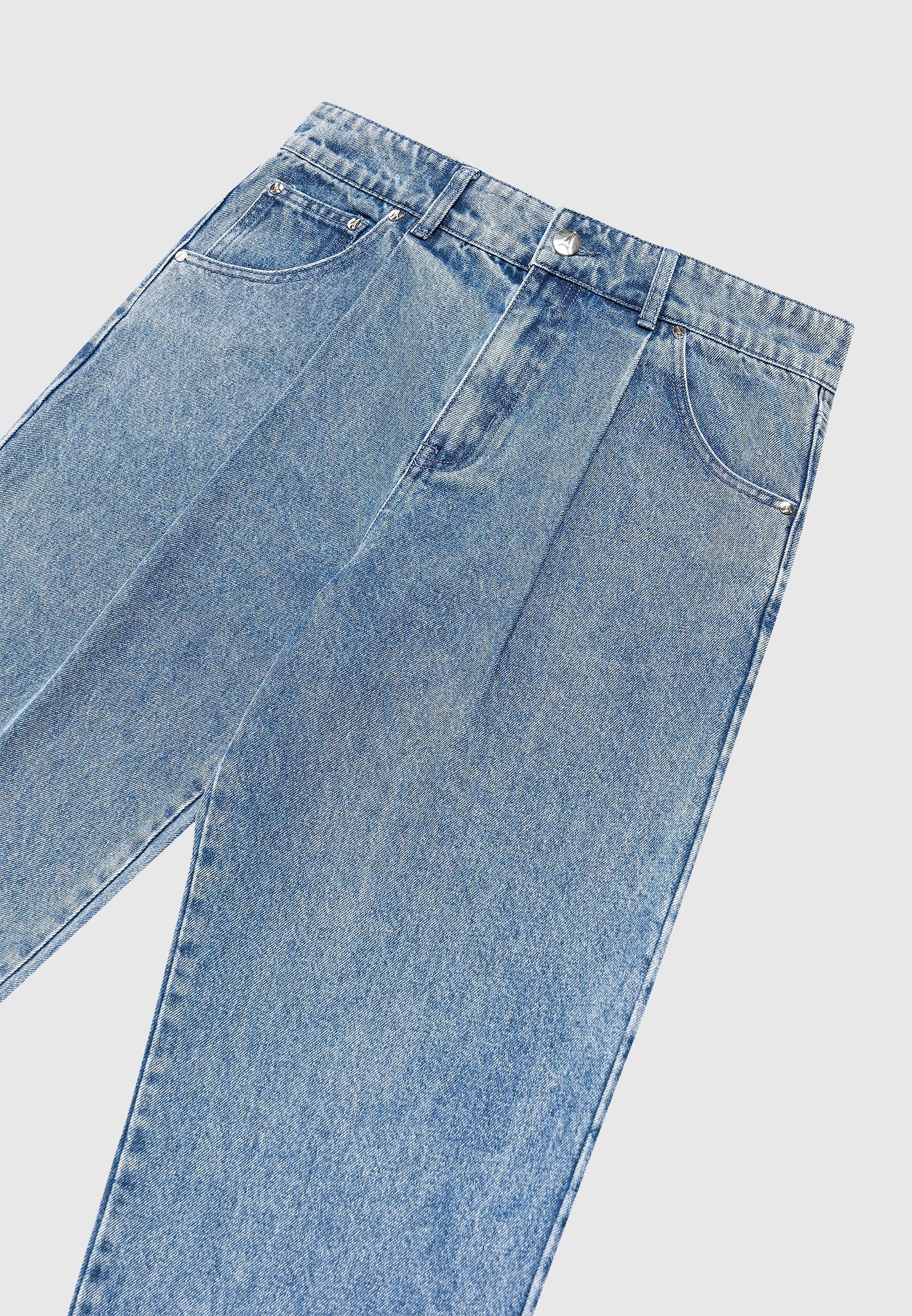 pleated-jeans-washed-blue