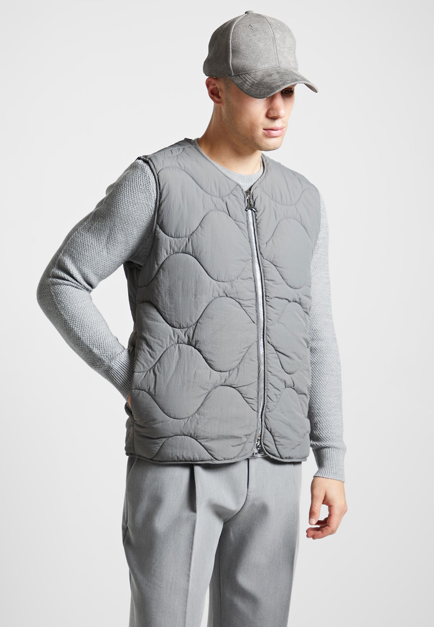 quilted-pattern-gilet-grey