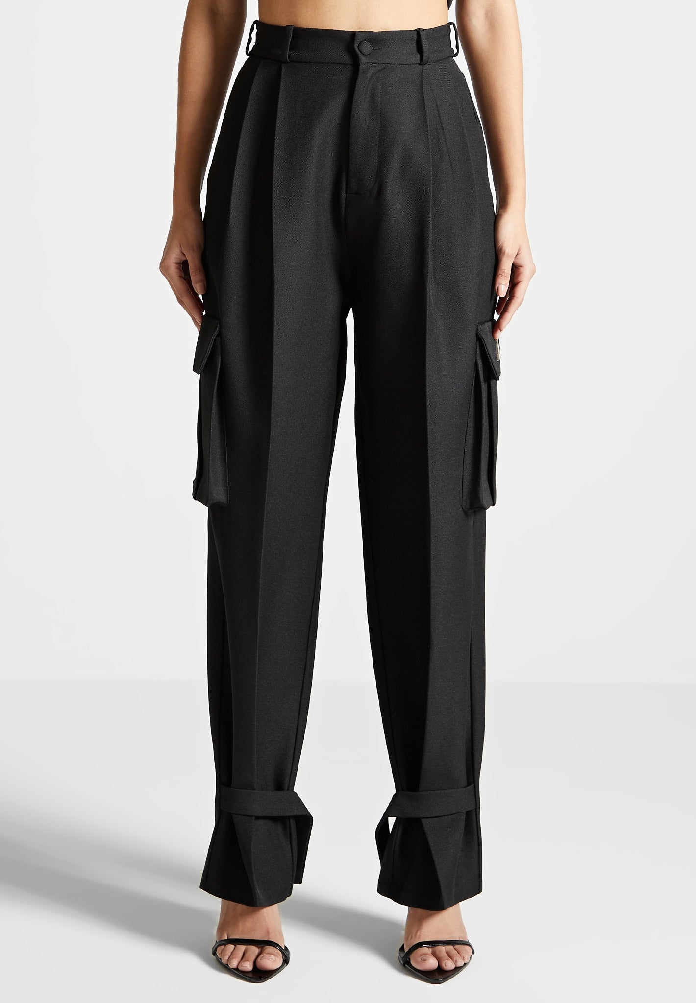 tailored-pleated-cargo-trousers-black