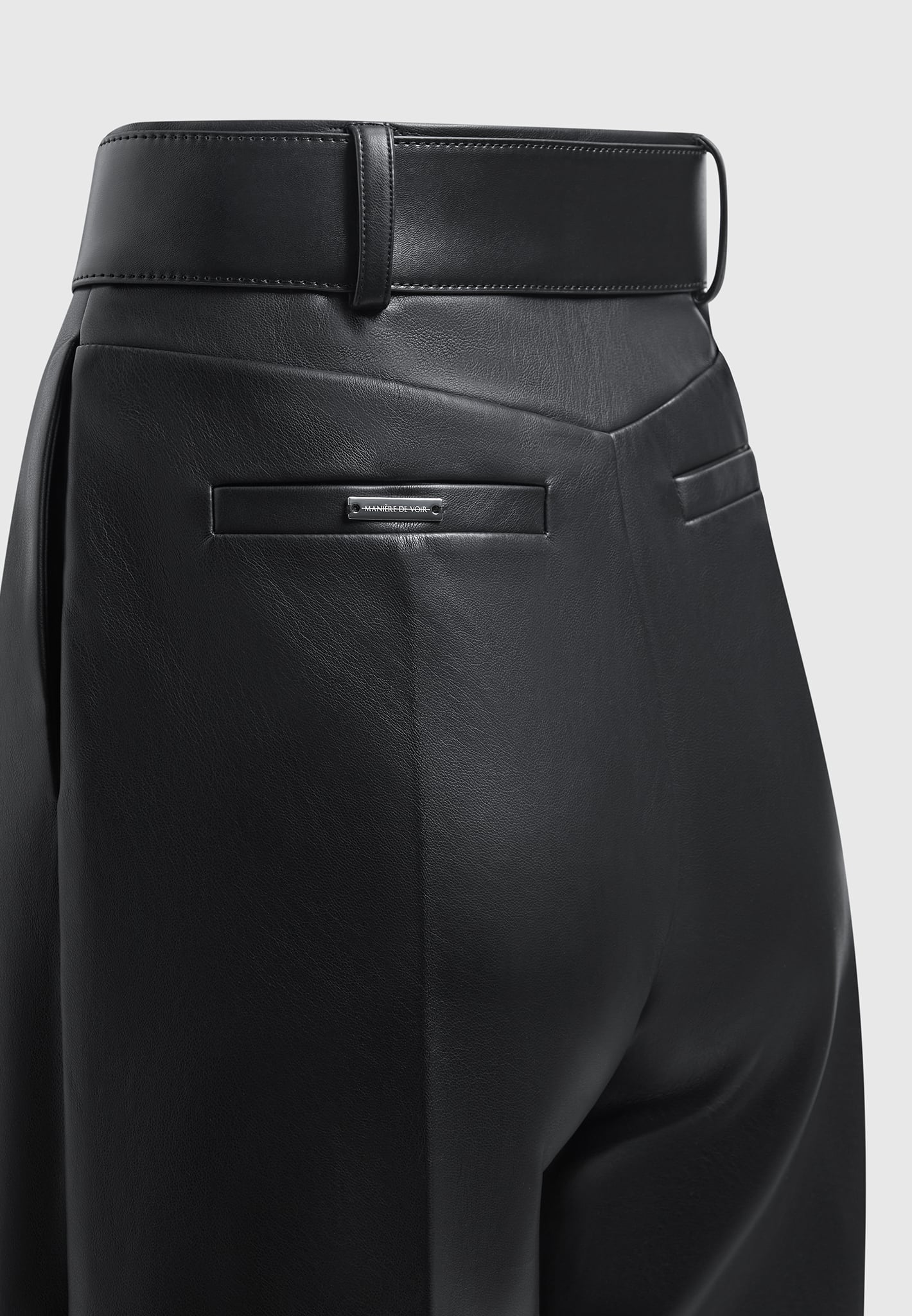 vegan-leather-pleated-trousers-with-eiffel-belt-black