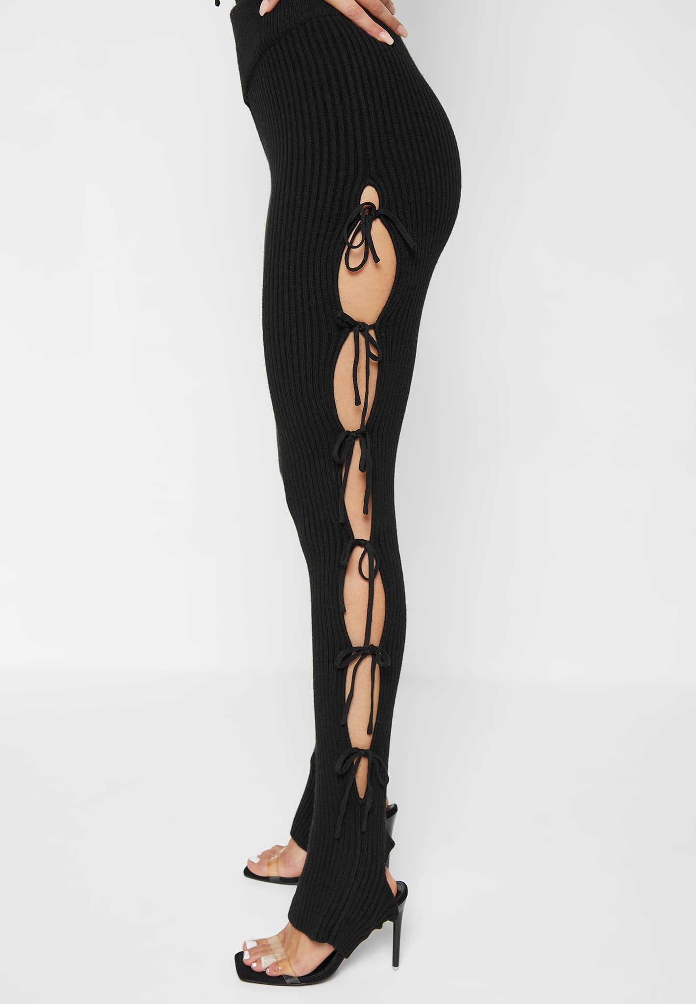knitted-lace-up-leggings-with-stirrups-black