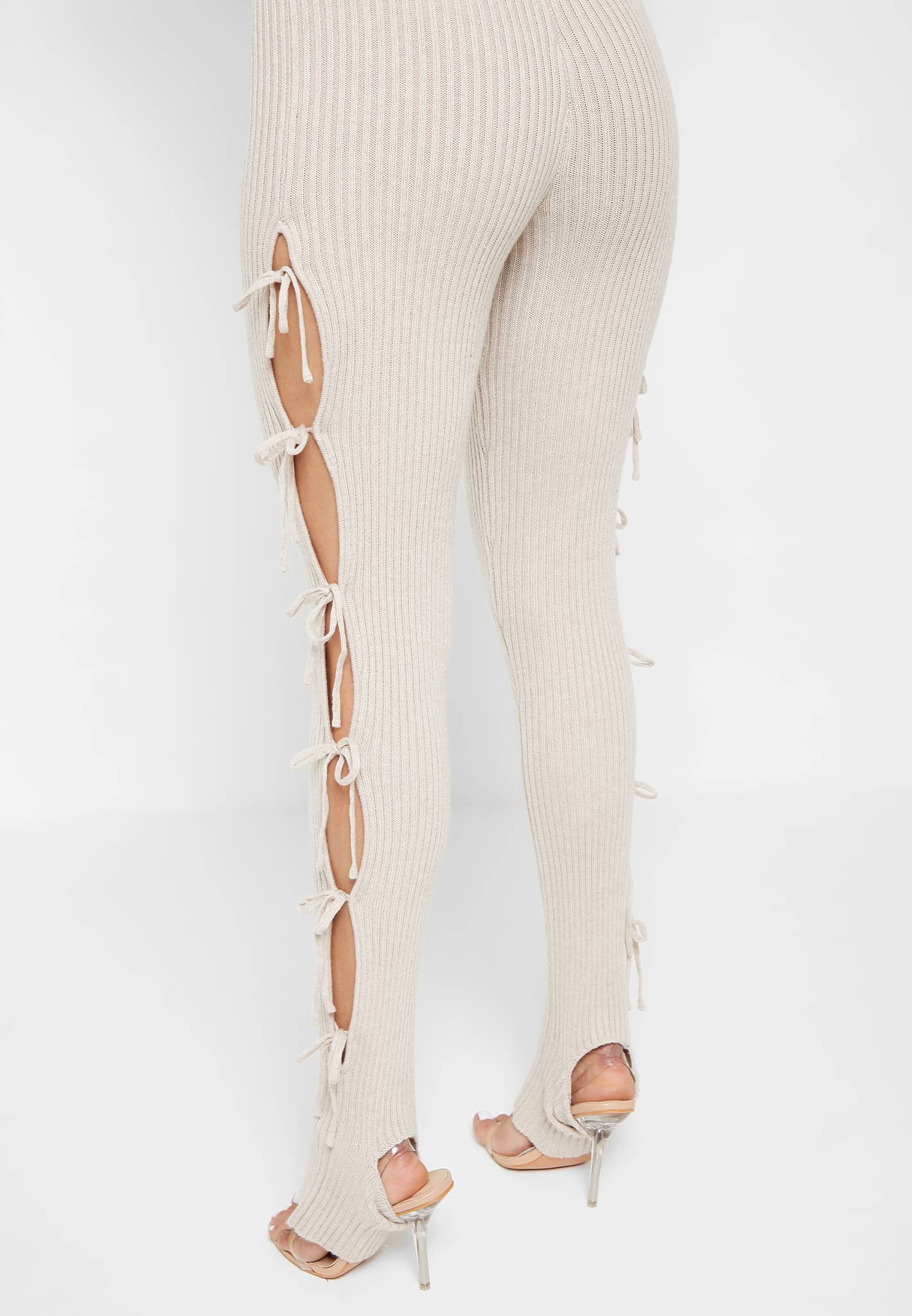 knitted-lace-up-leggings-with-stirrups-beige