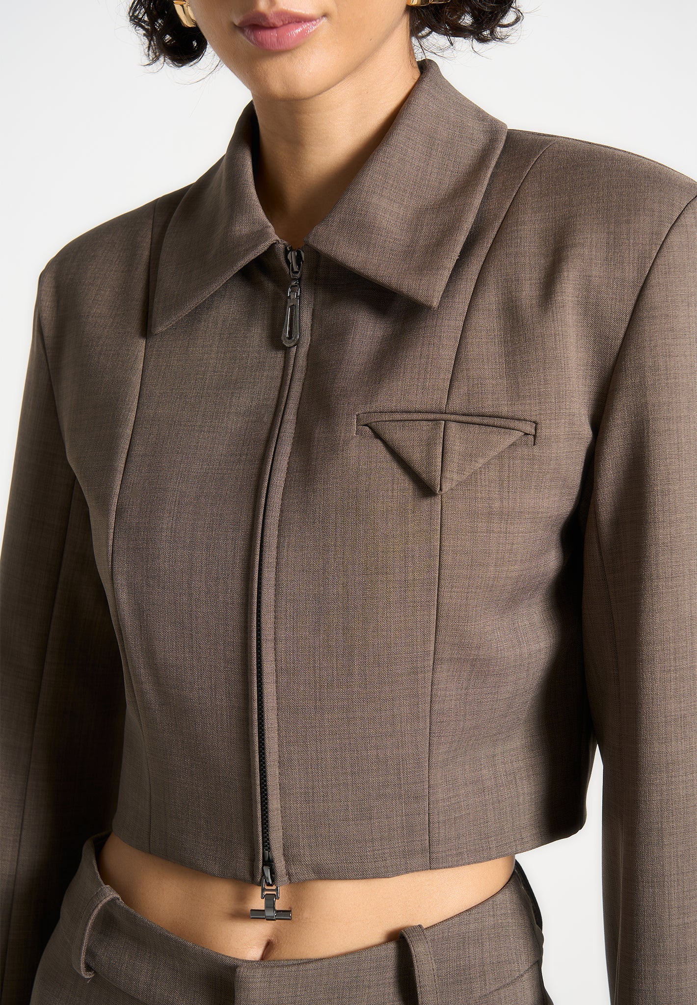 wide-shoulder-tailored-jacket-dark-taupe