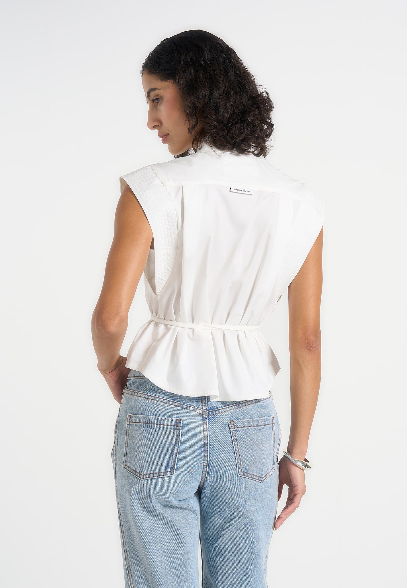 Malia - Sleeveless Tie Waist Cropped Shirt - White