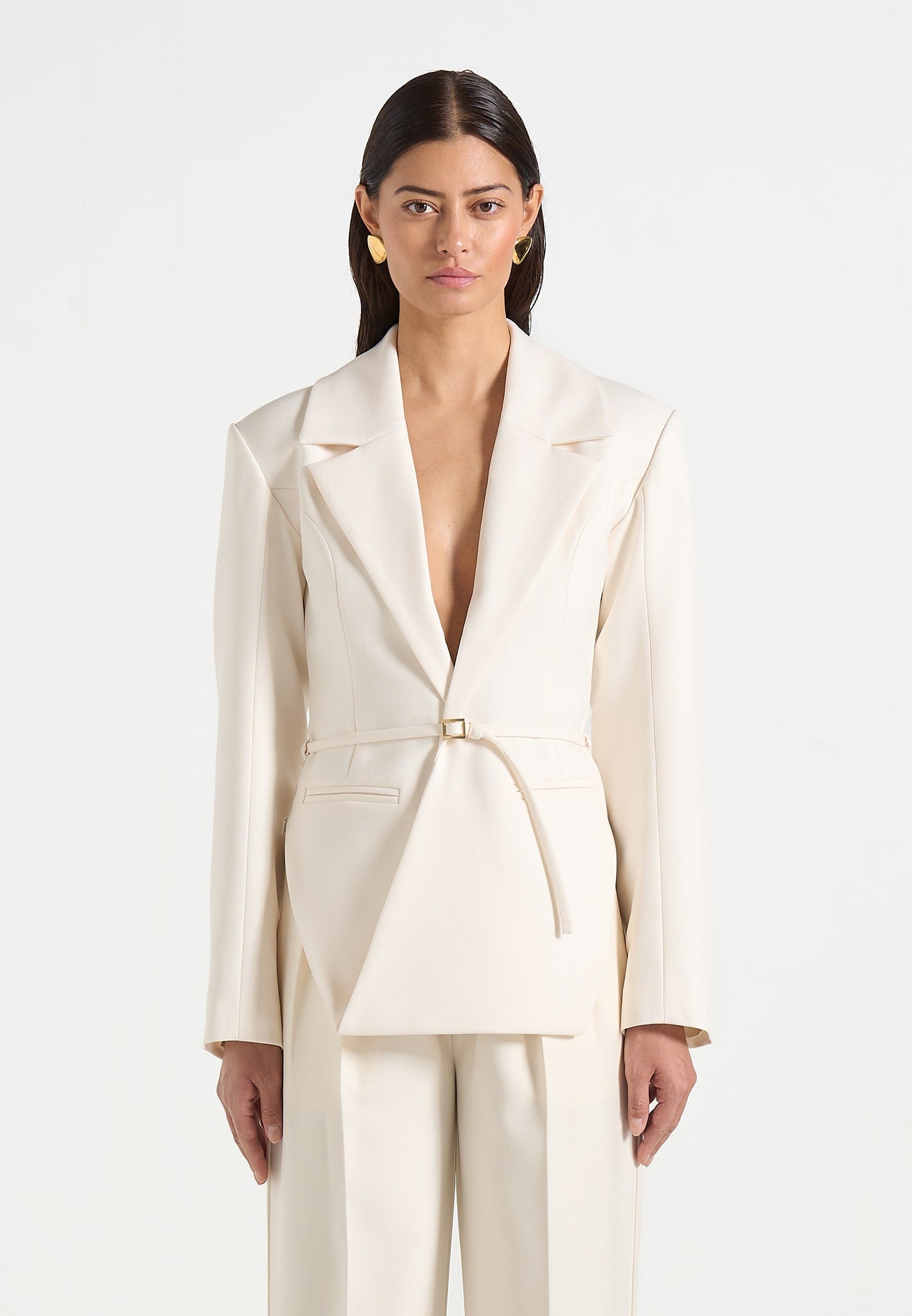 yuna-plunge-tailored-blazer-with-belt-cream