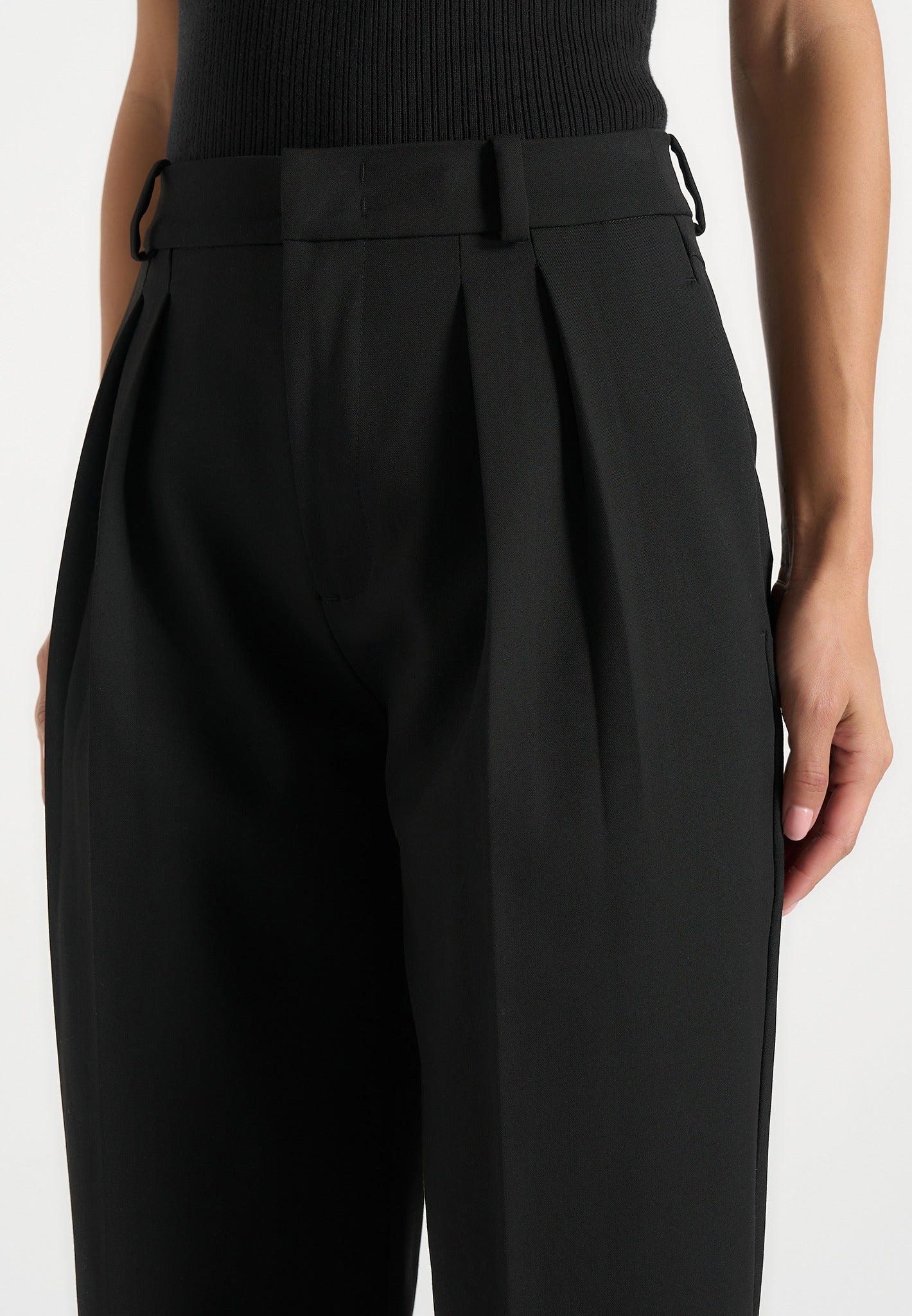 Darlene - Turn Up Detail Tailored Twin Pleat Pants - Black