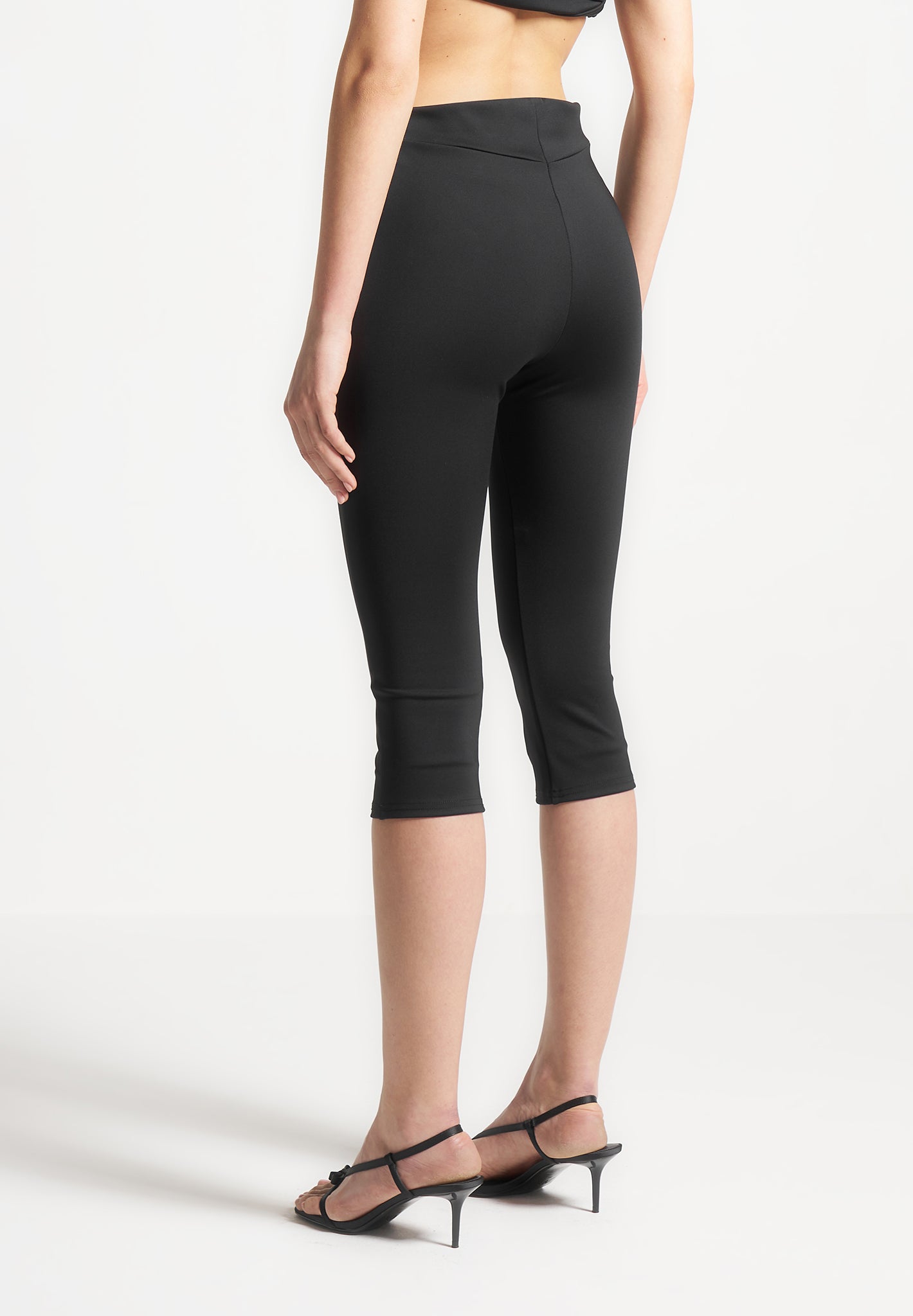 angled-waist-capri-leggings-black