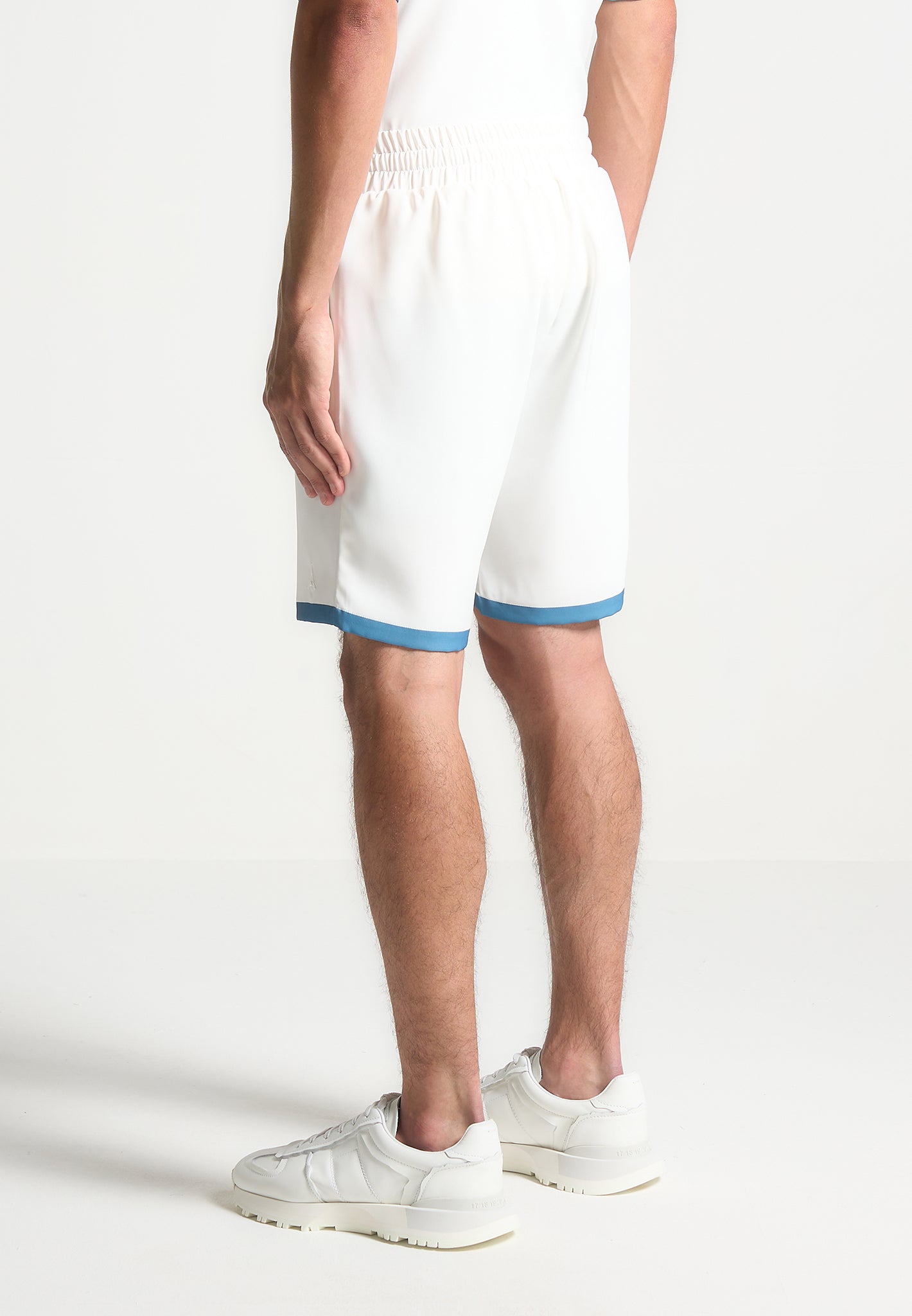 contrast-border-shorts-white-blue