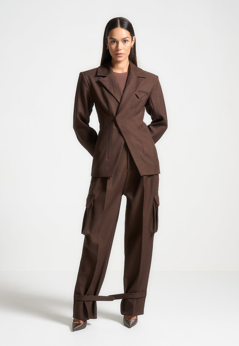 tailored-pleated-cargo-trousers-brown