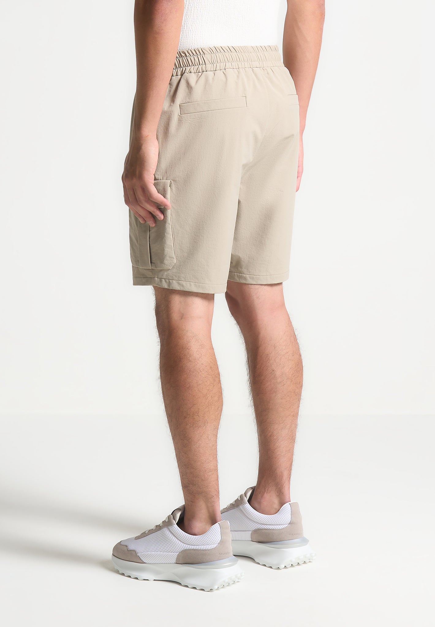 technical-cargo-shorts-taupe