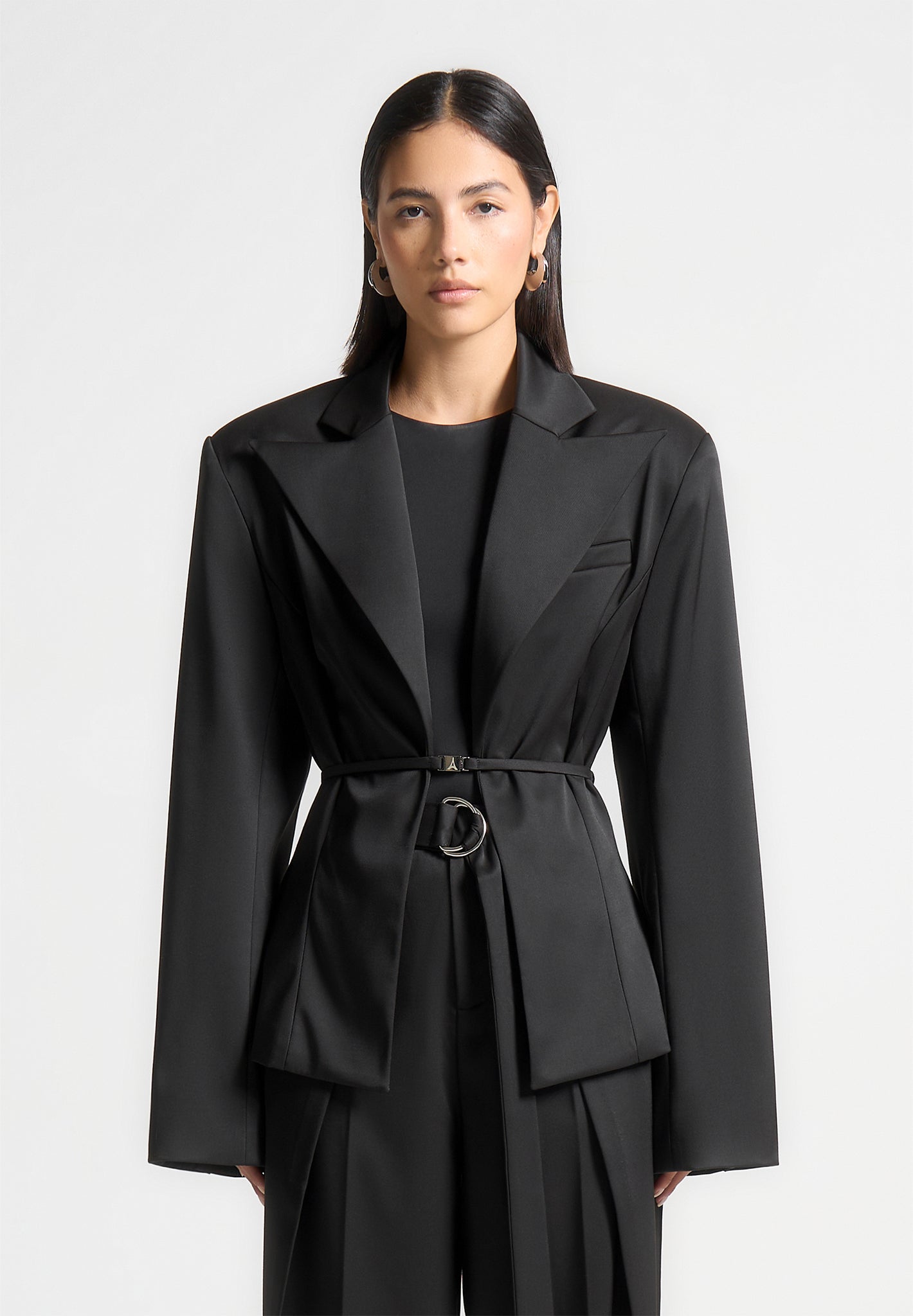 wide-shoulder-sateen-blazer-with-twin-belt-black